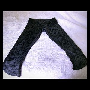 Lululemon crop yoga pants